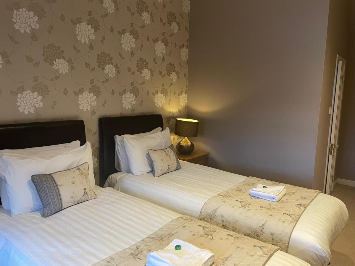 Glen Clova Hotel & Luxury Lodges Millton of Clova Экстерьер фото