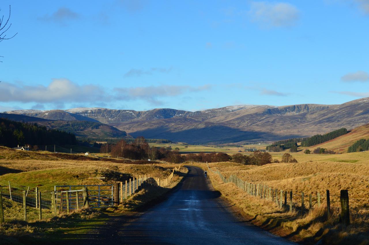 Glen Clova Hotel & Luxury Lodges Millton of Clova Экстерьер фото